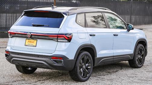 2025 Volkswagen Taos 1.5T SE Black