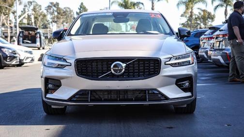 2024 Volvo S60 B5 Plus Dark Theme