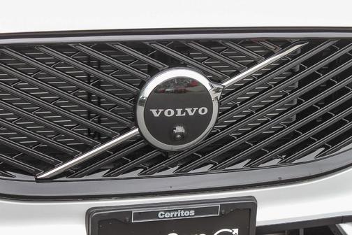 2026 Volvo XC60 Plug-In Hybrid T8 Plus