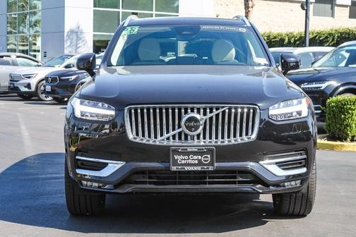 Onyx Black Metallic 2023 Volvo XC90 B6 Plus 7-Seater