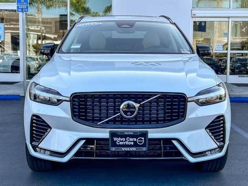 Crystal White 2025 Volvo XC60 B5 Ultra