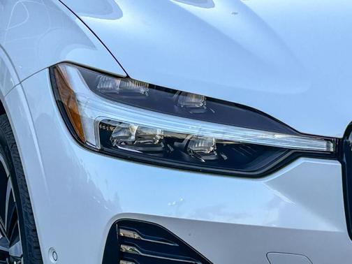 Crystal White 2025 Volvo XC60 B5 Ultra