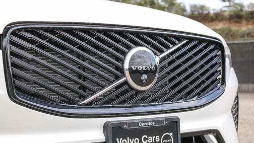 2026 Volvo XC60 Plug-In Hybrid T8 Plus