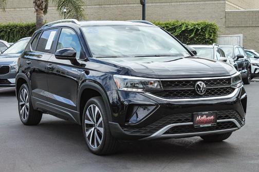 Deep Black Pearl Effect 2023 Volkswagen Taos 1.5T SE