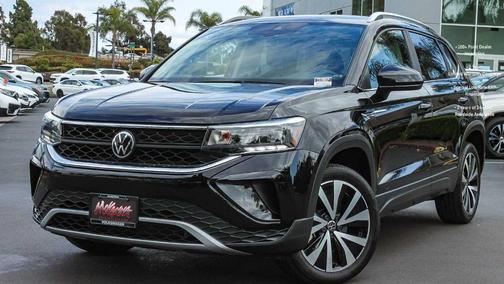 Deep Black Pearl Effect 2023 Volkswagen Taos 1.5T SE
