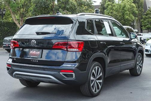 Deep Black Pearl Effect 2023 Volkswagen Taos 1.5T SE