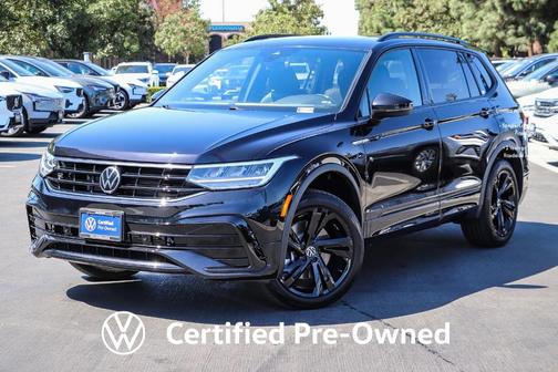 Deep Black Pearl Effect 2023 Volkswagen Tiguan 2.0T SE R-Line Black