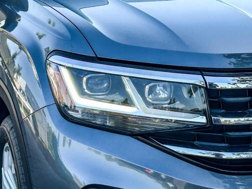 Platinum Gray Metallic 2022 Volkswagen Atlas 3.6L SE w/Technology