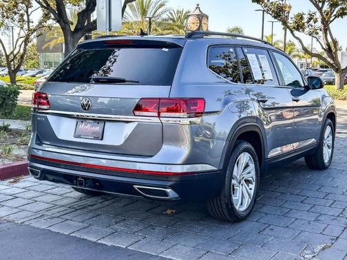 Platinum Gray Metallic 2022 Volkswagen Atlas 3.6L SE w/Technology