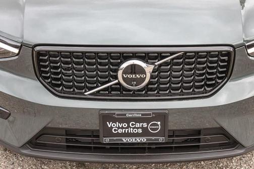 2026 Volvo XC40 B5 Plus