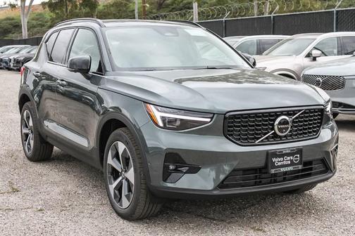 2026 Volvo XC40 B5 Plus