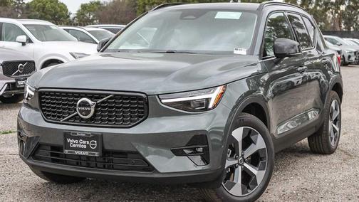 2026 Volvo XC40 B5 Plus
