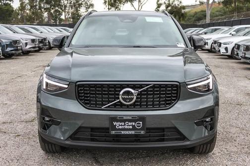 2026 Volvo XC40 B5 Plus