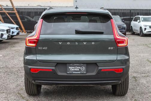 2026 Volvo XC40 B5 Plus