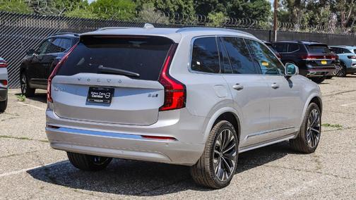 2025 Volvo XC90 B6 Plus 6-Seater