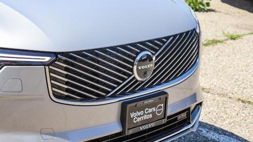 2025 Volvo XC90 B6 Plus 6-Seater