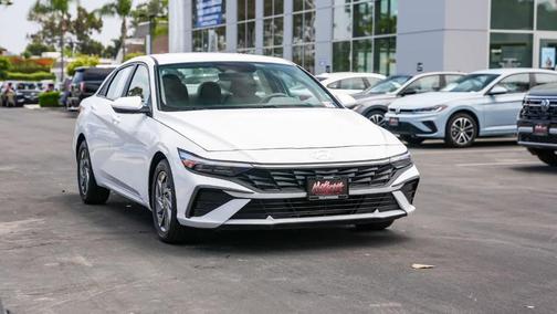 White 2024 Hyundai ELANTRA SEL