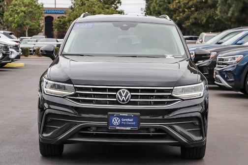 Deep Black Pearl Effect 2023 Volkswagen Tiguan 2.0T SE