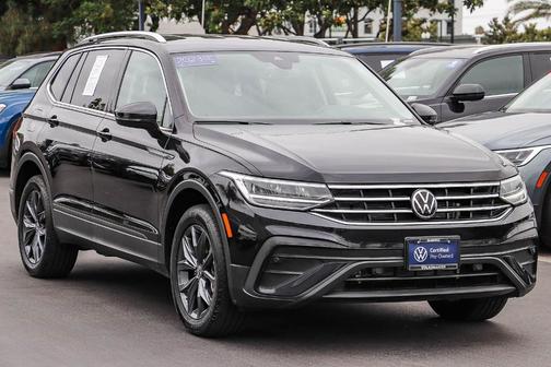 Deep Black Pearl Effect 2023 Volkswagen Tiguan 2.0T SE