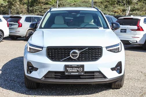 2026 Volvo XC40 B5 Plus