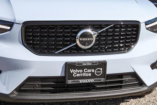 2026 Volvo XC40 B5 Plus