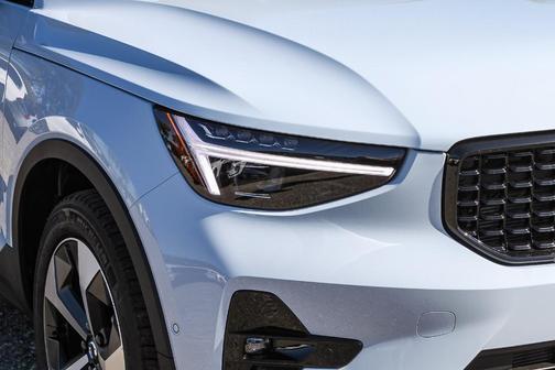 2026 Volvo XC40 B5 Plus