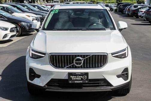 2025 Volvo XC40 B5 Plus Bright Theme