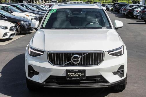 2025 Volvo XC40 B5 Plus Bright Theme