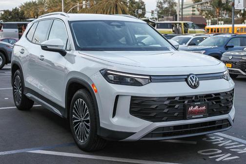 Pure White 2026 Volkswagen Tiguan 2.0T S