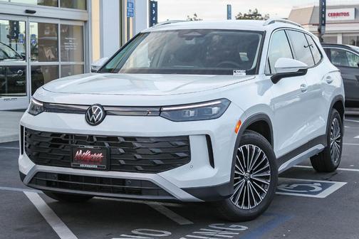 Pure White 2026 Volkswagen Tiguan 2.0T S