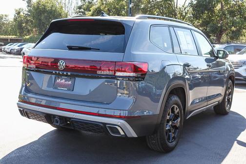 2024 Volkswagen Atlas 2.0T Peak Edition SE w/Technology
