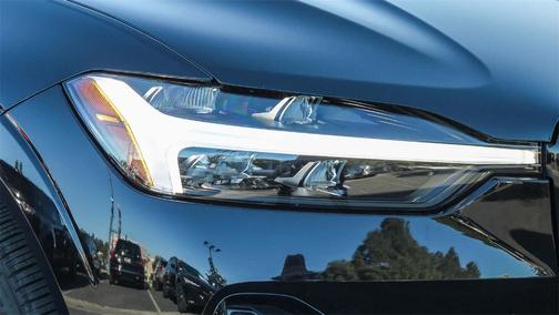 2025 Volvo XC60 B5 Plus