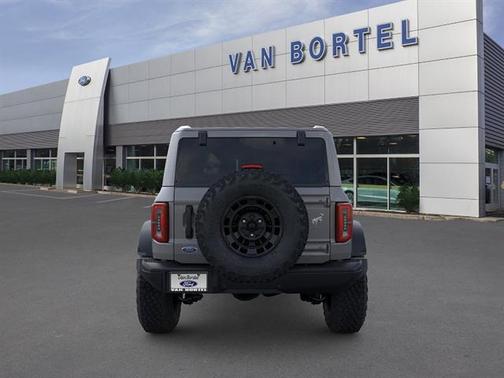 Carbonized Gray Metallic 2026 Ford Bronco Badlands