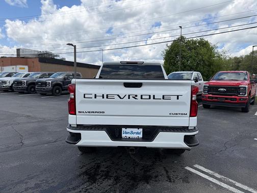 Summit White 2021 Chevrolet Silverado 1500 Custom