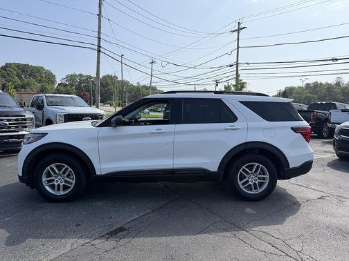 Star White Metallic Tri-Coat 2026 Ford Explorer Active
