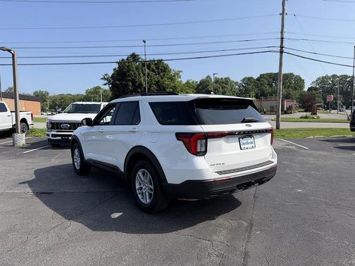 Star White Metallic Tri-Coat 2026 Ford Explorer Active