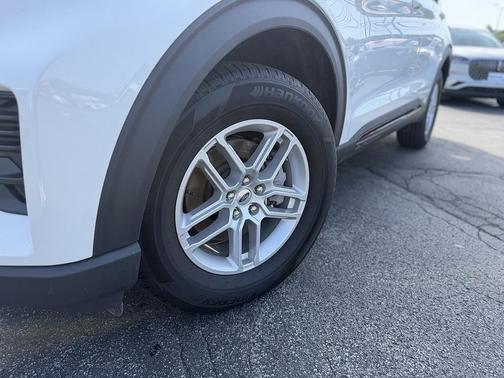 Star White Metallic Tri-Coat 2026 Ford Explorer Active