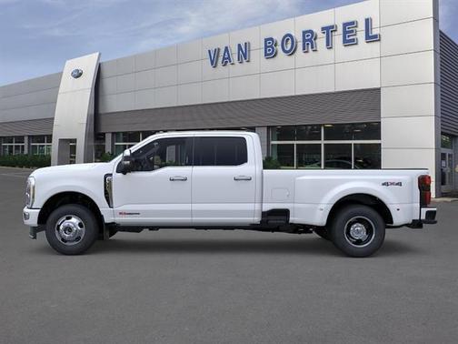 Star White Metallic Tri-Coat 2026 Ford F-350 Platinum