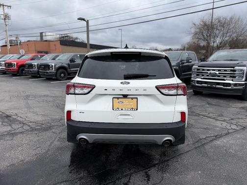 Star White Metallic Tri-Coat 2022 Ford Escape SE