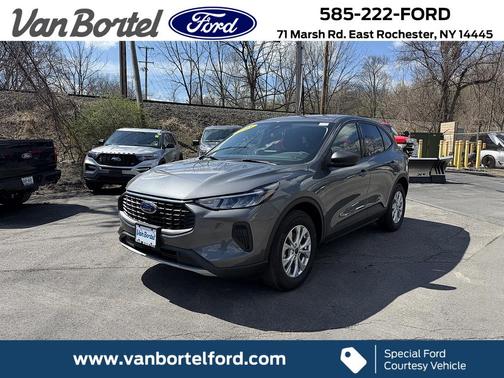 Carbonized Gray Metallic 2025 Ford Escape Active