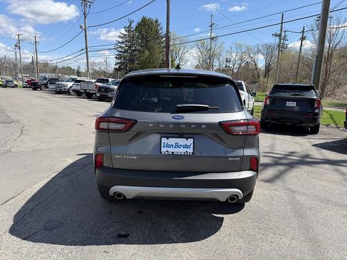 Carbonized Gray Metallic 2025 Ford Escape Active