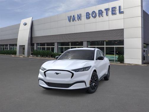 Star White Metallic Tri-Coat 2026 Ford Mustang Mach-E Premium