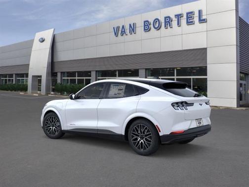 Star White Metallic Tri-Coat 2026 Ford Mustang Mach-E Premium