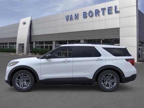 Space White Metallic 2026 Ford Explorer Active