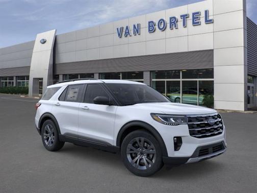 Space White Metallic 2026 Ford Explorer Active