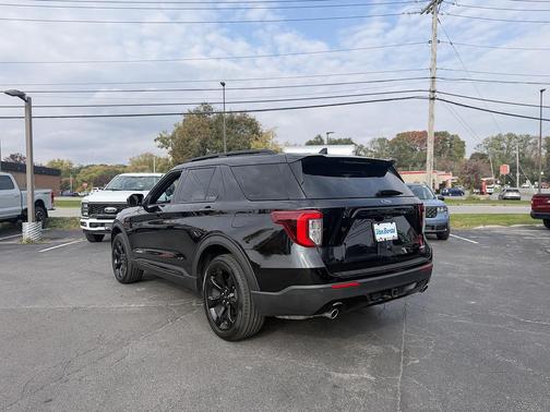 Agate Black Metallic 2023 Ford Explorer ST-Line