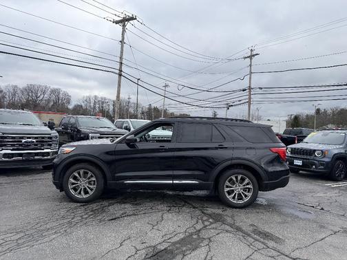 Agate Black Metallic 2022 Ford Explorer XLT