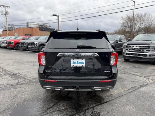 Agate Black Metallic 2022 Ford Explorer XLT