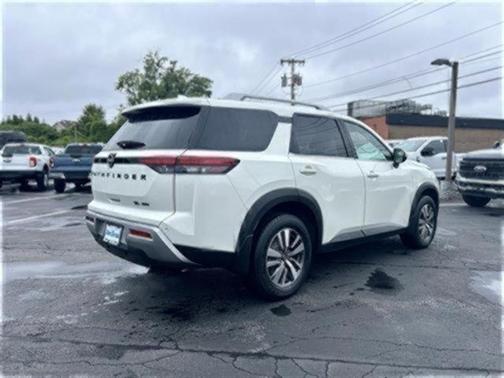 2023 Nissan Pathfinder SL 4WD