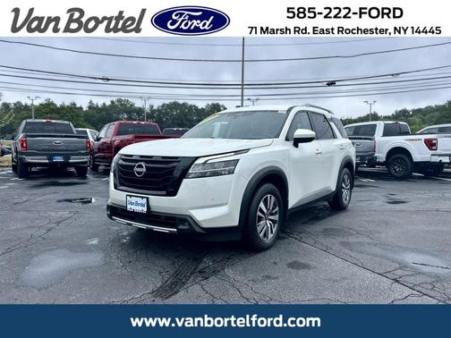 2023 Nissan Pathfinder SL 4WD